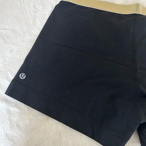 Lululemon Shorts double lined - Picture 1 of 5
